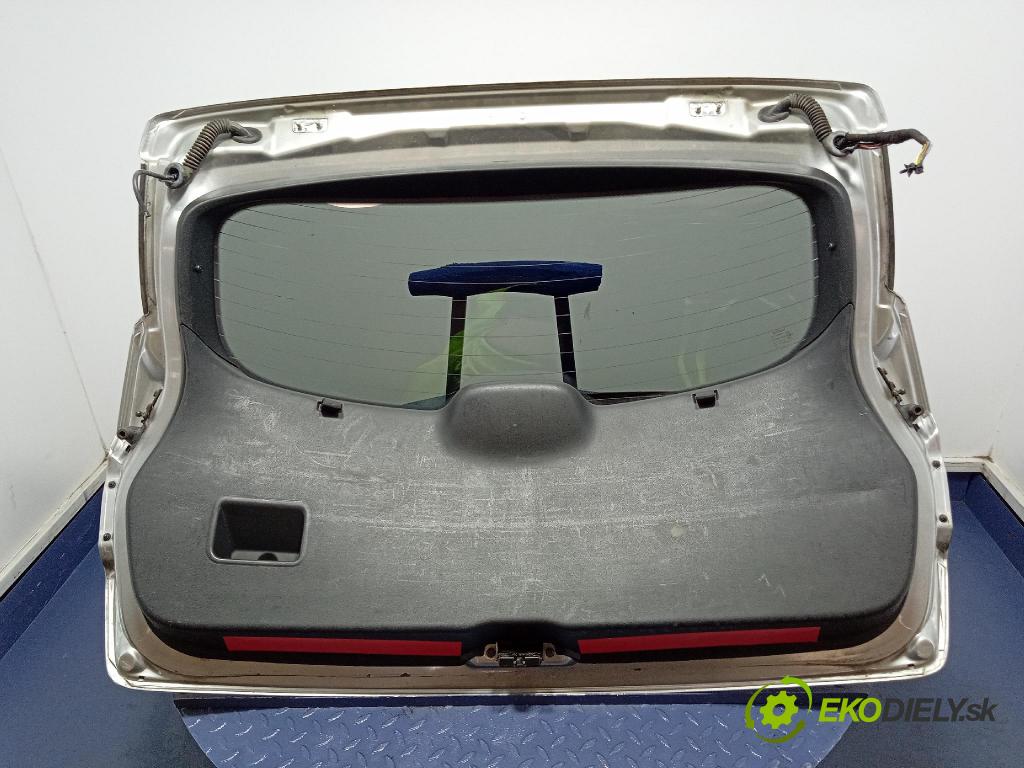 Nissan Qashqai 2009 zadna dveře kufra: kufra: