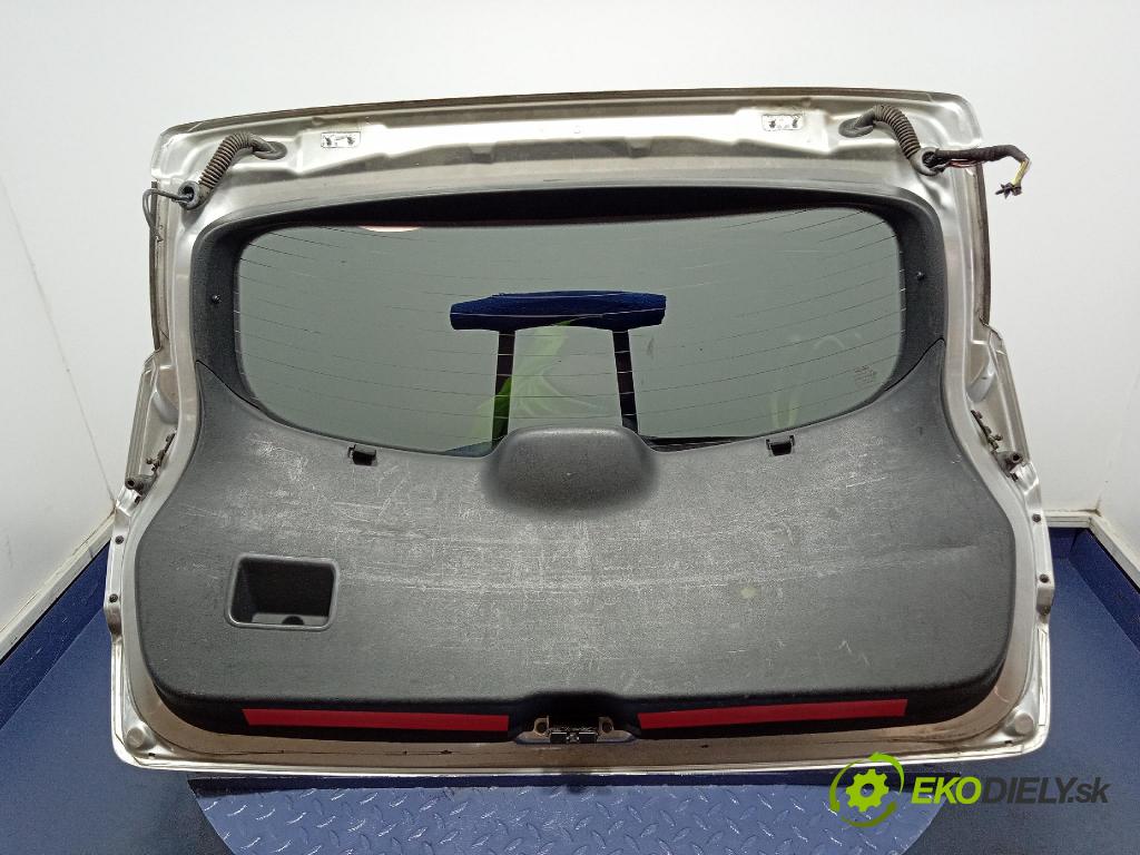 Nissan Qashqai 2009 zadna dveře kufra: kufra: