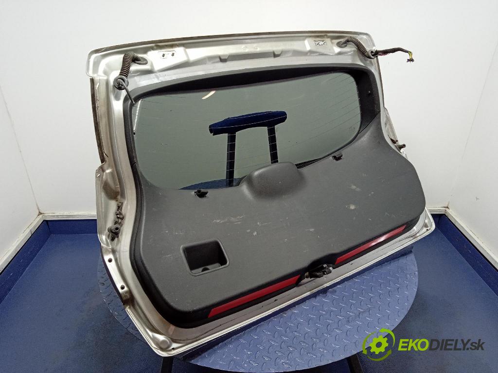 Nissan Qashqai 2009 zadna dveře kufra: kufra: