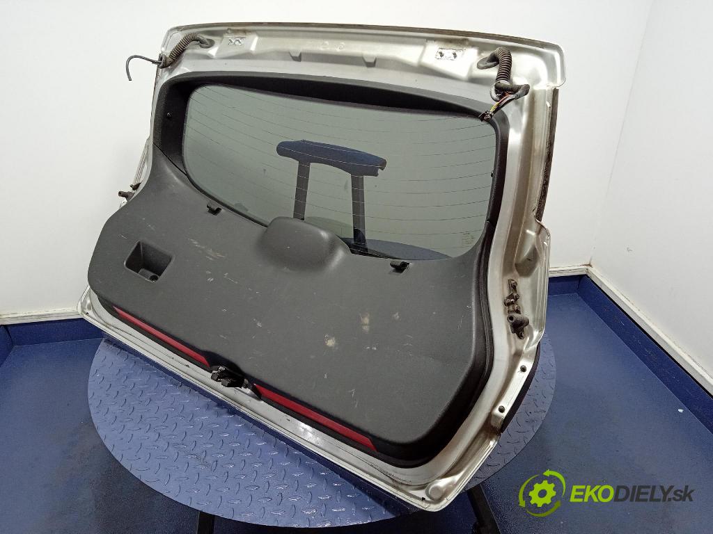 Nissan Qashqai 2009 zadna dveře kufra: kufra: