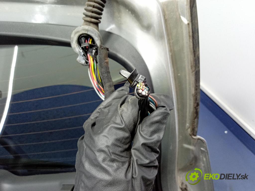 Nissan Qashqai 2009 zadna dveře kufra: kufra: 