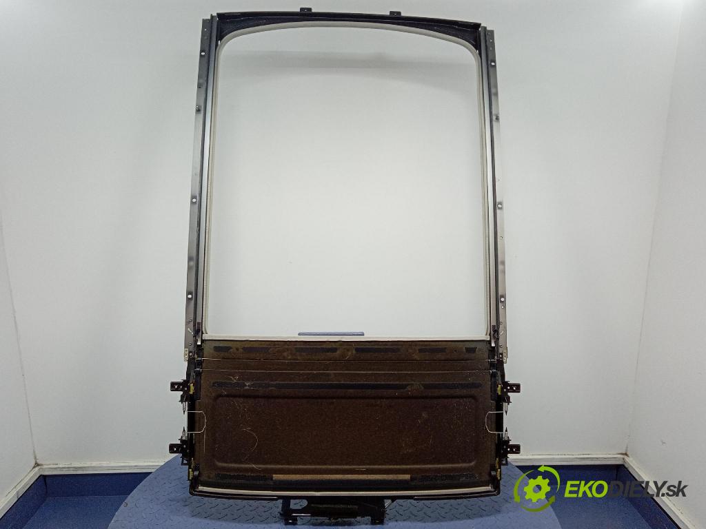 Nissan Qashqai 2009 Střešní okno: