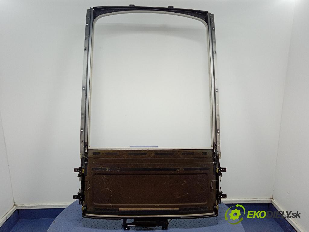 Nissan Qashqai 2009 Střešní okno: