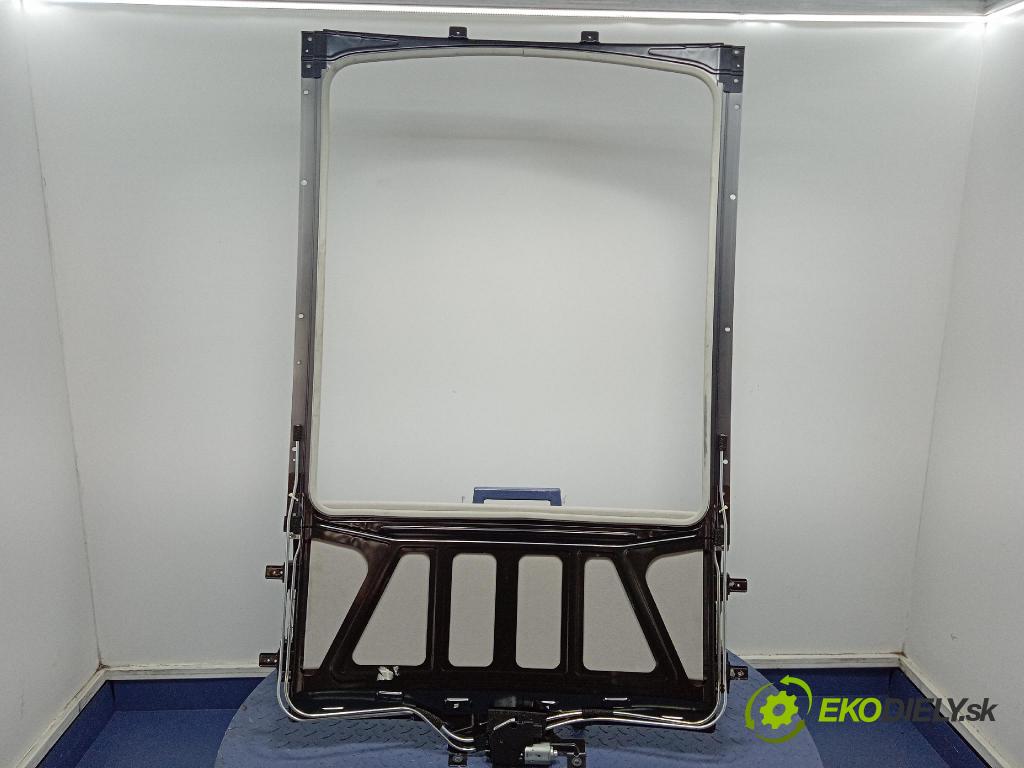 Nissan Qashqai 2009 Střešní okno: