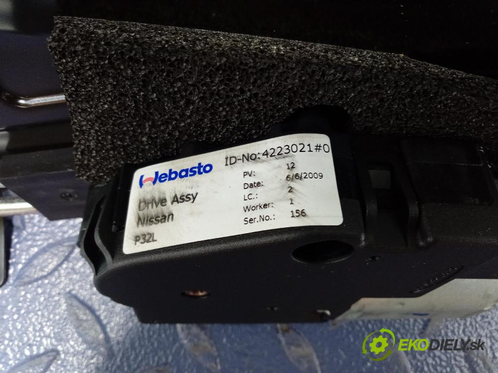 Nissan Qashqai 2009 Střešní okno: