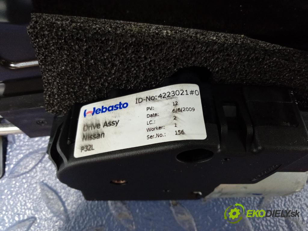 Nissan Qashqai 2009 Střešní okno: