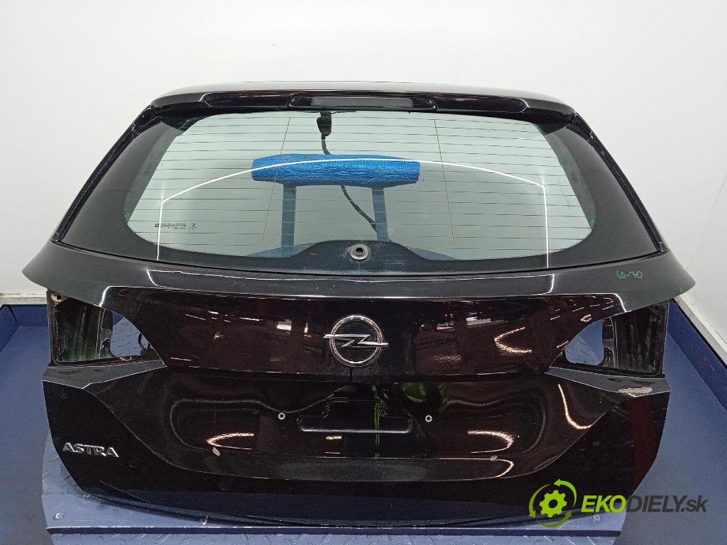 Opel Astra 2019 zadna dveře kufra: kufra: