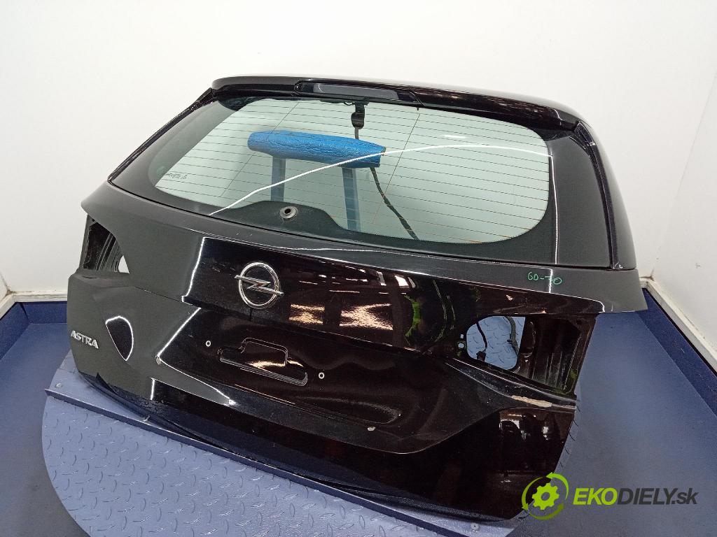 Opel Astra 2019 zadna dveře kufra: kufra: