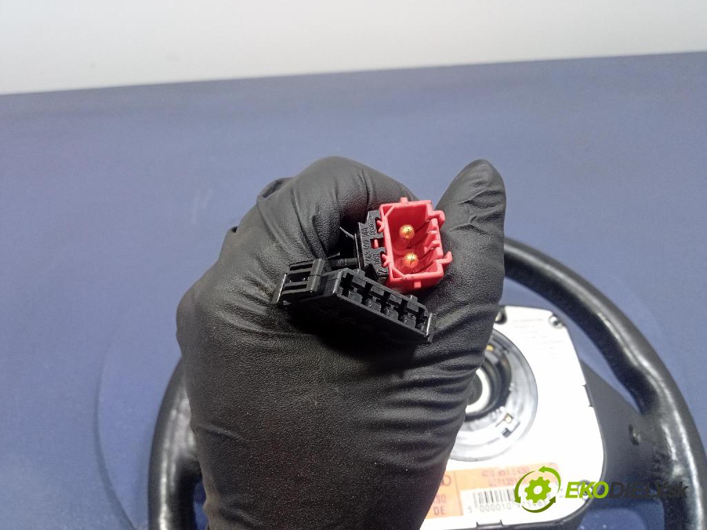 Audi A4 1997 volant 4A0419091BB