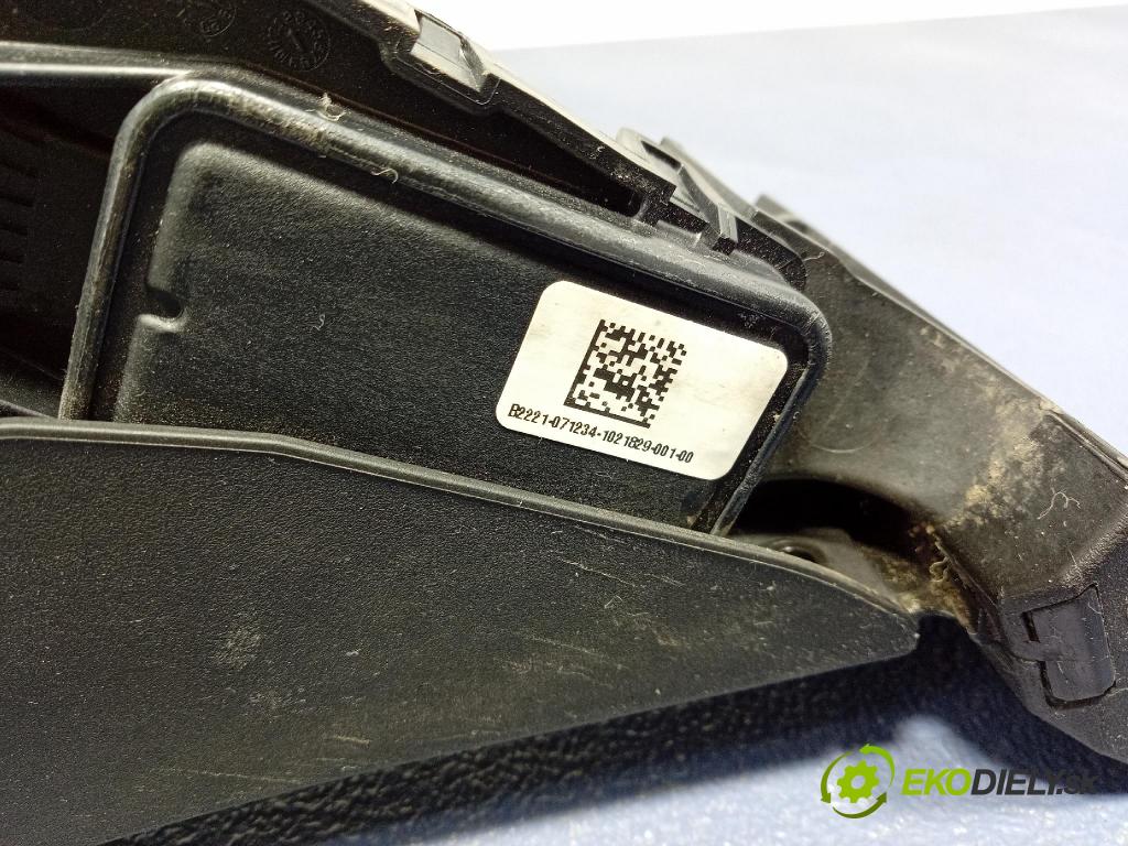 Kia Sportage 2022 pedal Plyn: 32700-N7100