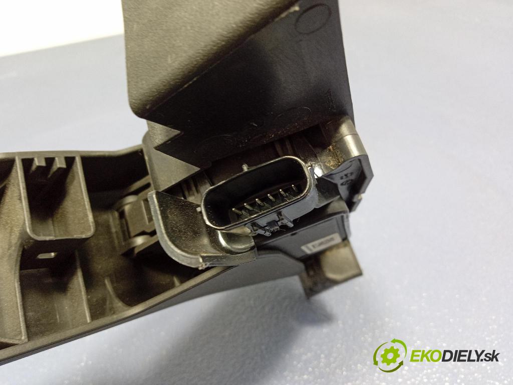 Kia Sportage 2022 pedal Plyn: 32700-N7100