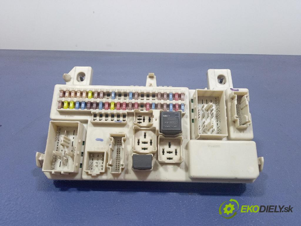 Volvo V50 2004 skříňka Pojistky 8690719