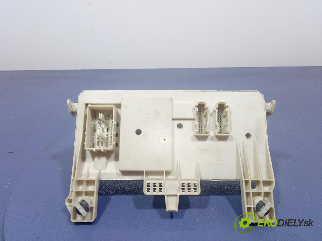 Volvo V50 2004 skříňka Pojistky 8690719