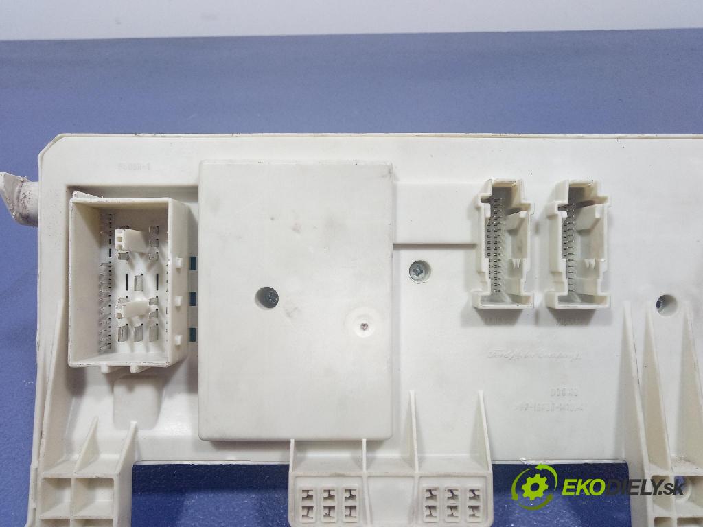 Volvo V50 2004 skříňka Pojistky 8690719