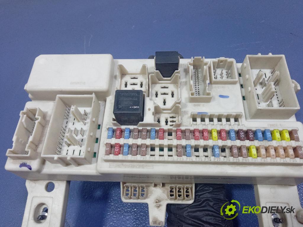 Volvo V50 2004 skříňka Pojistky 8690719