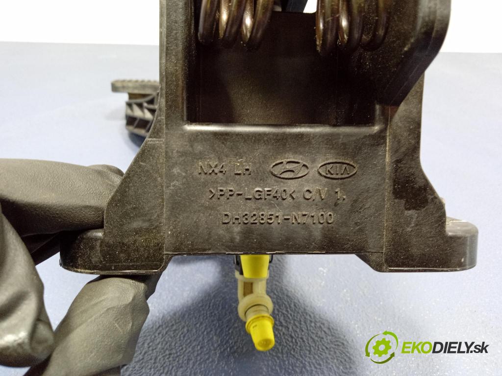 Kia Sportage 2022 pedále 32802-N7120