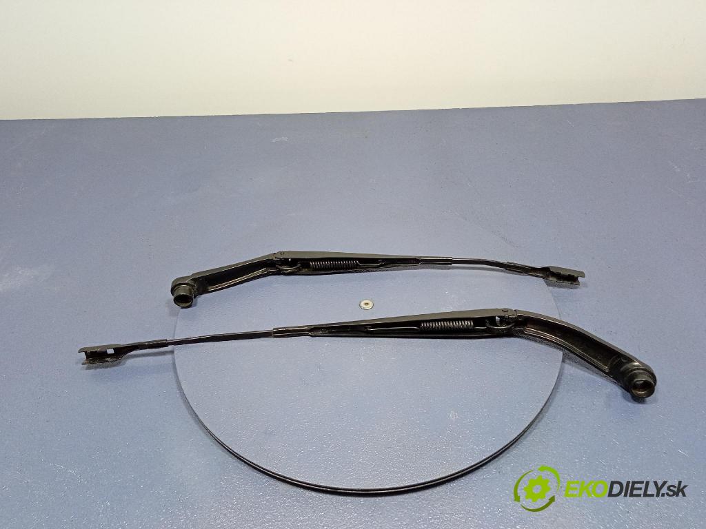 Kia Sportage 2022 Paže: Stěrače: před