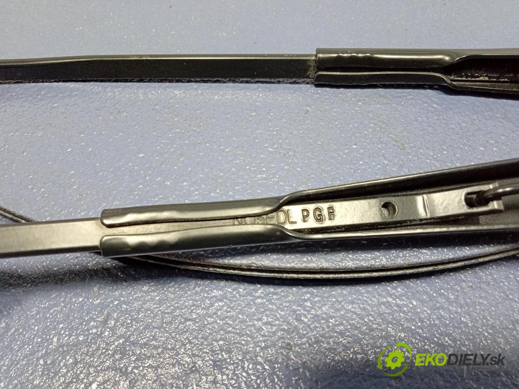 Kia Sportage 2022 Paže: Stěrače: před