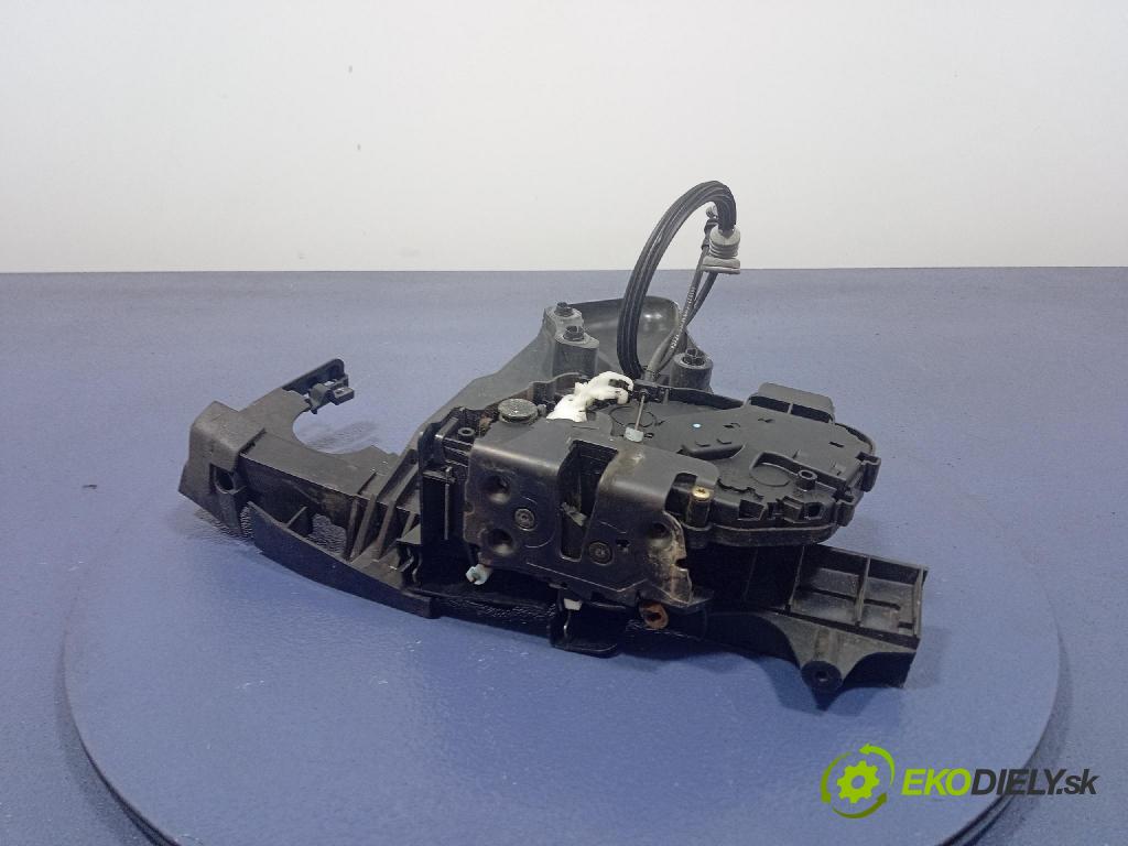 Volvo V50 2004 zámok dvere Predné Vľavo: 30699154