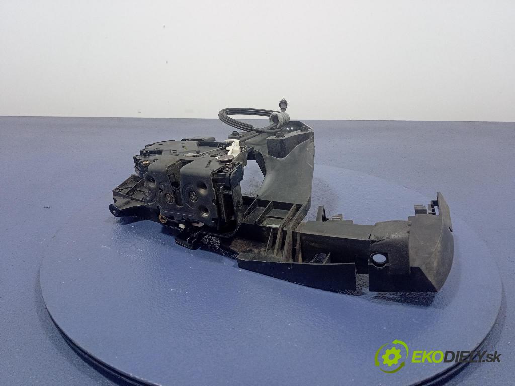 Volvo V50 2004 zámok dvere Predné v pravo: 30699157