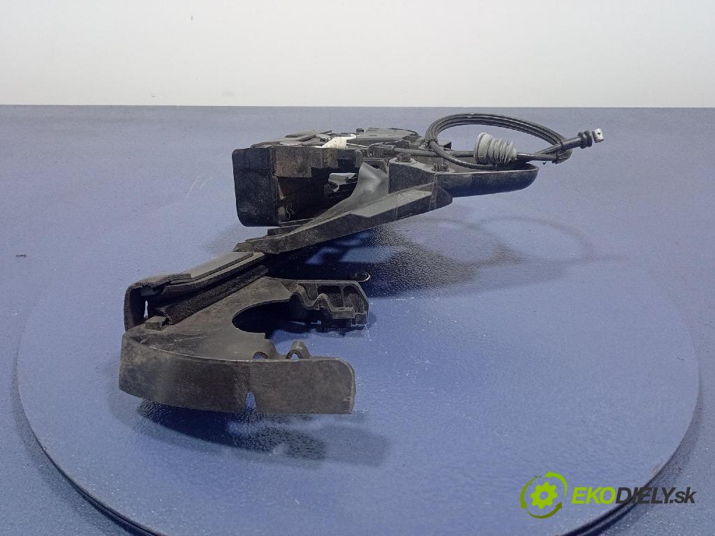 Volvo V50 2004 zámok dvere Predné v pravo: 30699157