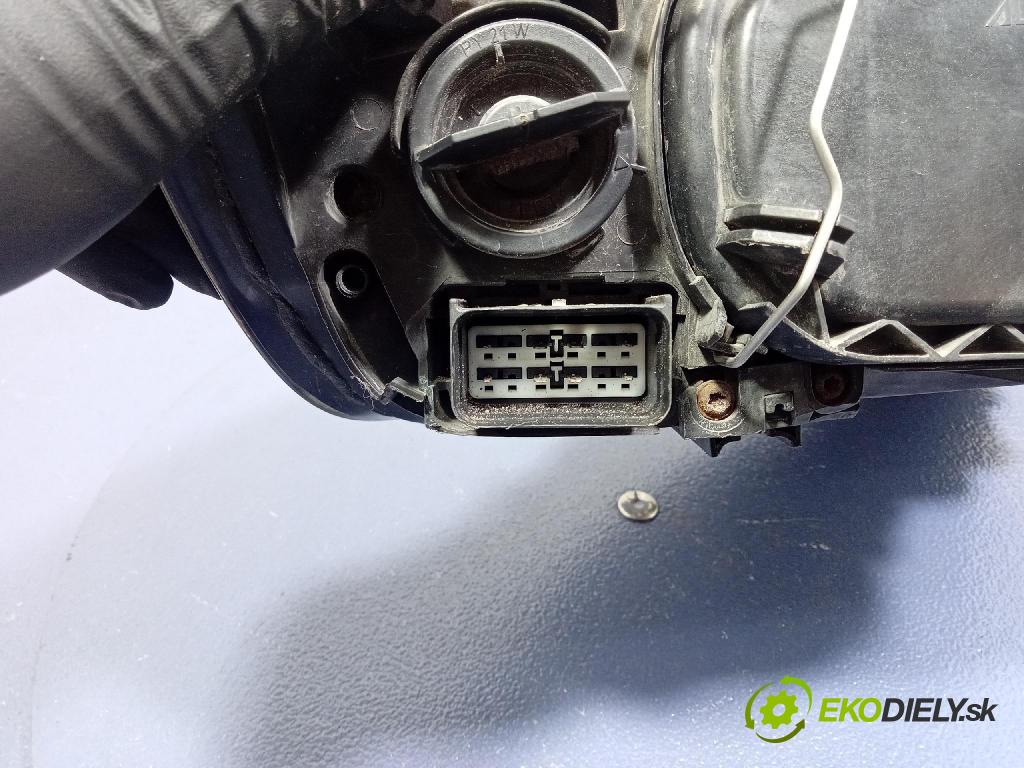 Volvo V50 2004 Reflektor: Vľavo: 30678912