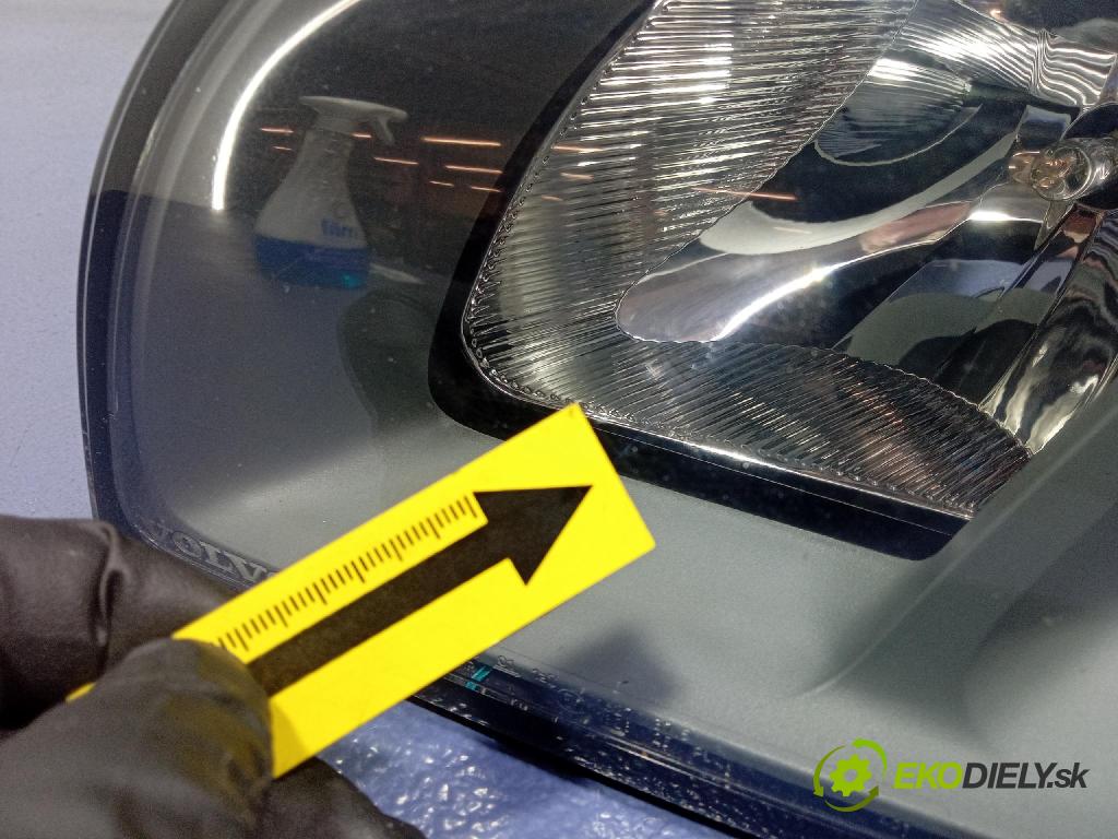 Volvo V50 2004 Reflektor: Vľavo: 30678912