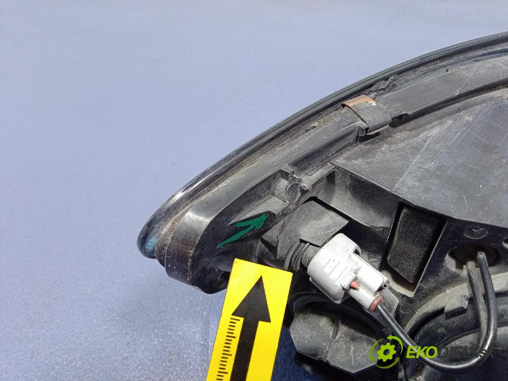 Volvo V50 2004 Reflektor: Vľavo: 30678912