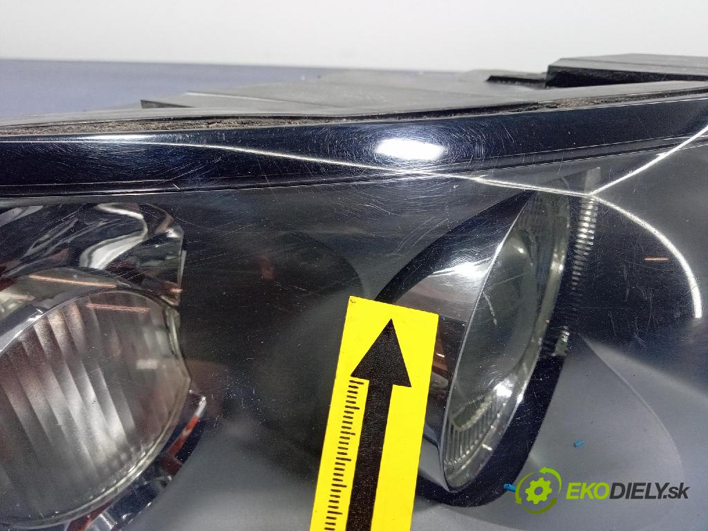 Volvo V50 2004 světlo v pravo: 30678913