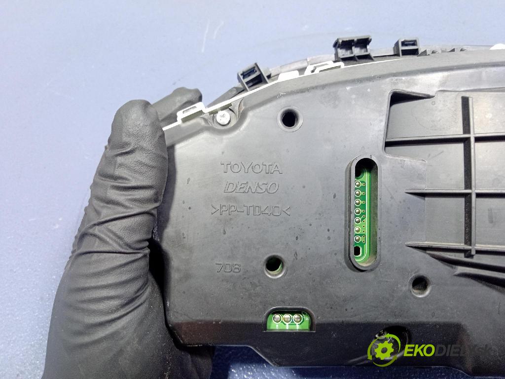 Toyota Yaris 2007 prístrojovka/ budíky 83800-0D690