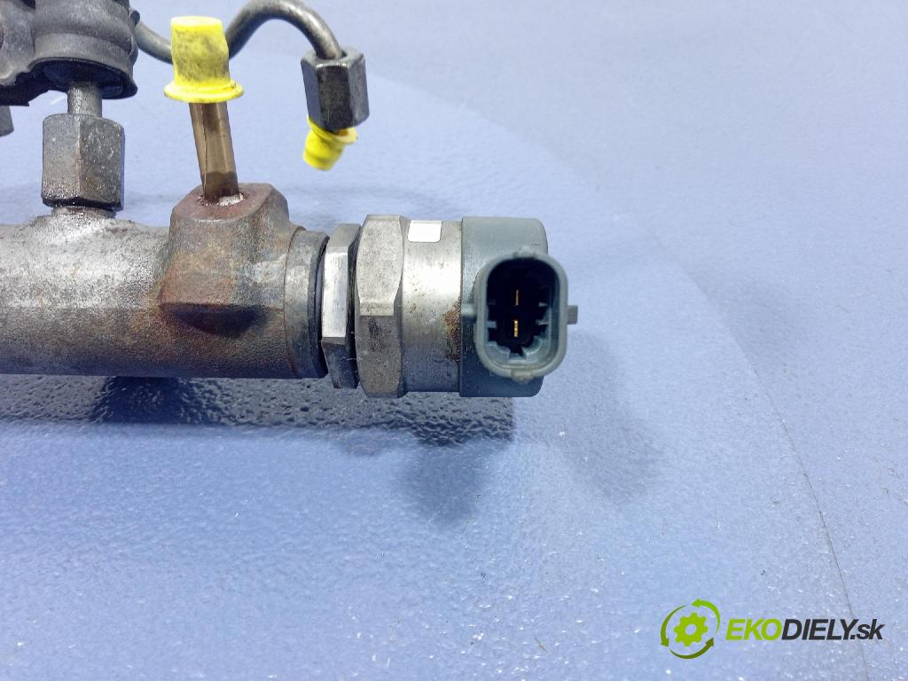 Toyota Yaris 2007 lišta Zásobování 23810-0N021