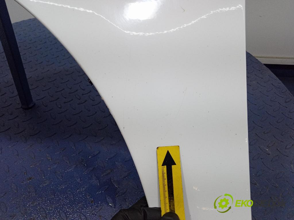 Toyota Yaris 2007 blatnik před Levý: