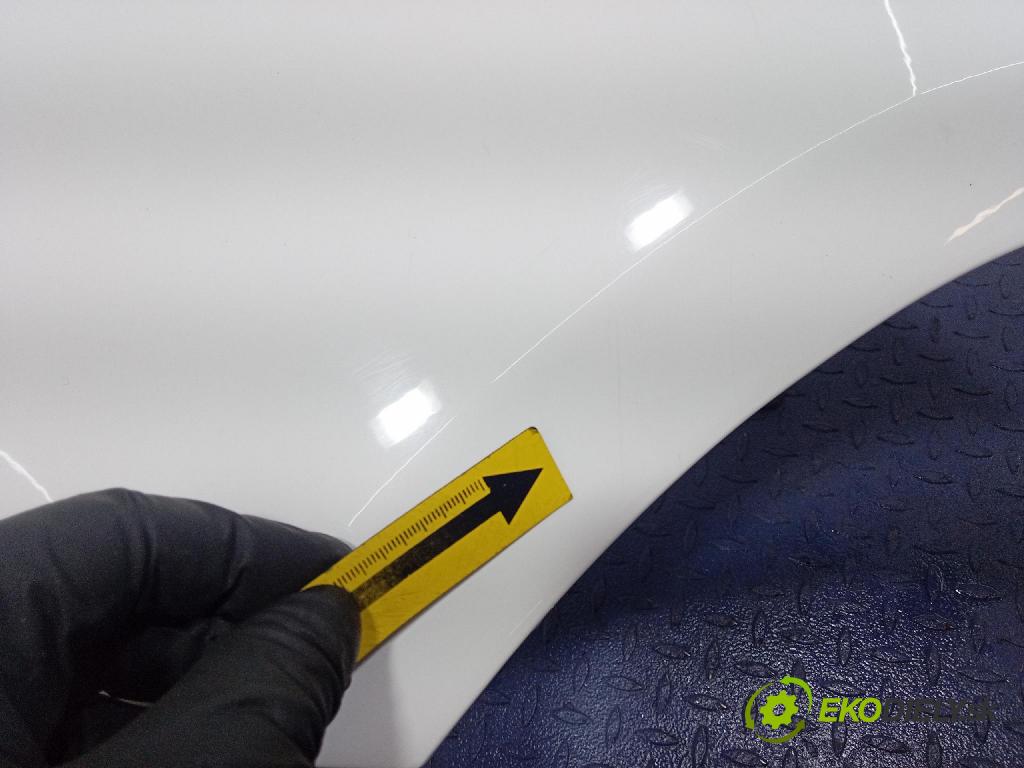 Toyota Yaris 2007 blatnik před Levý: