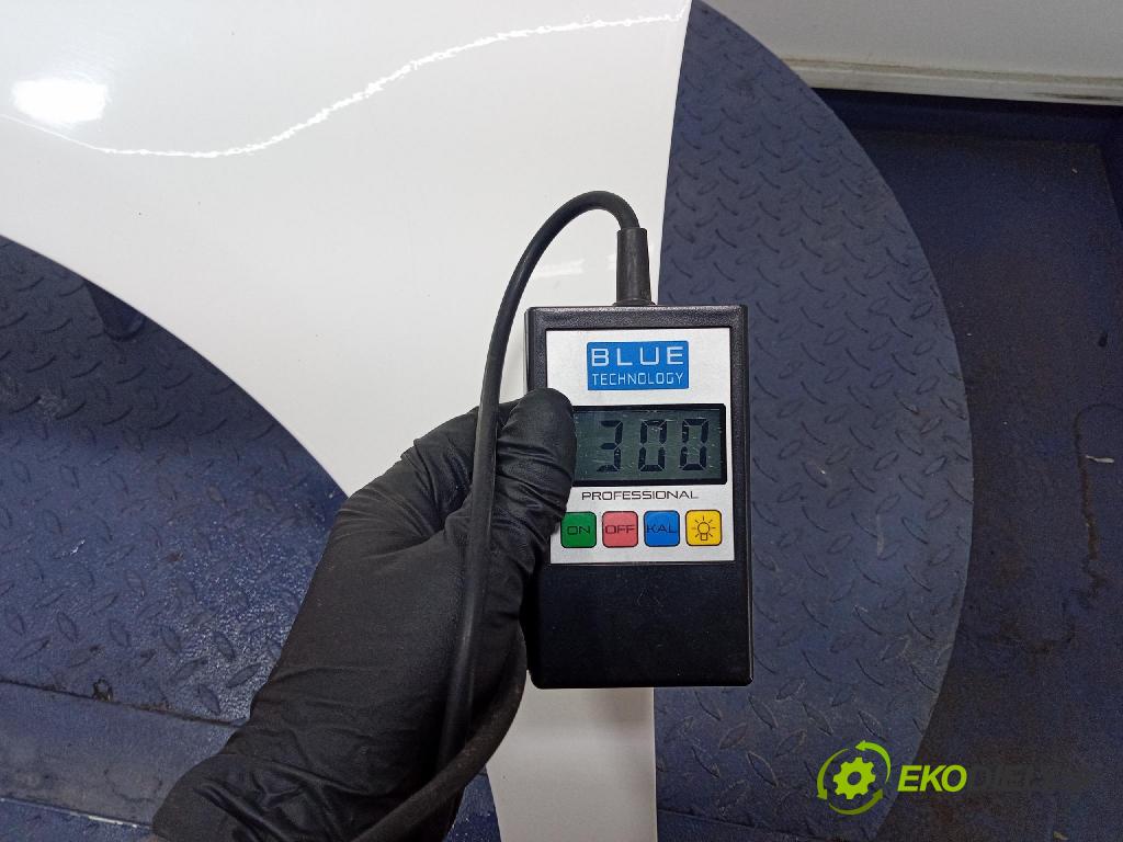 Toyota Yaris 2007 blatnik před Levý: