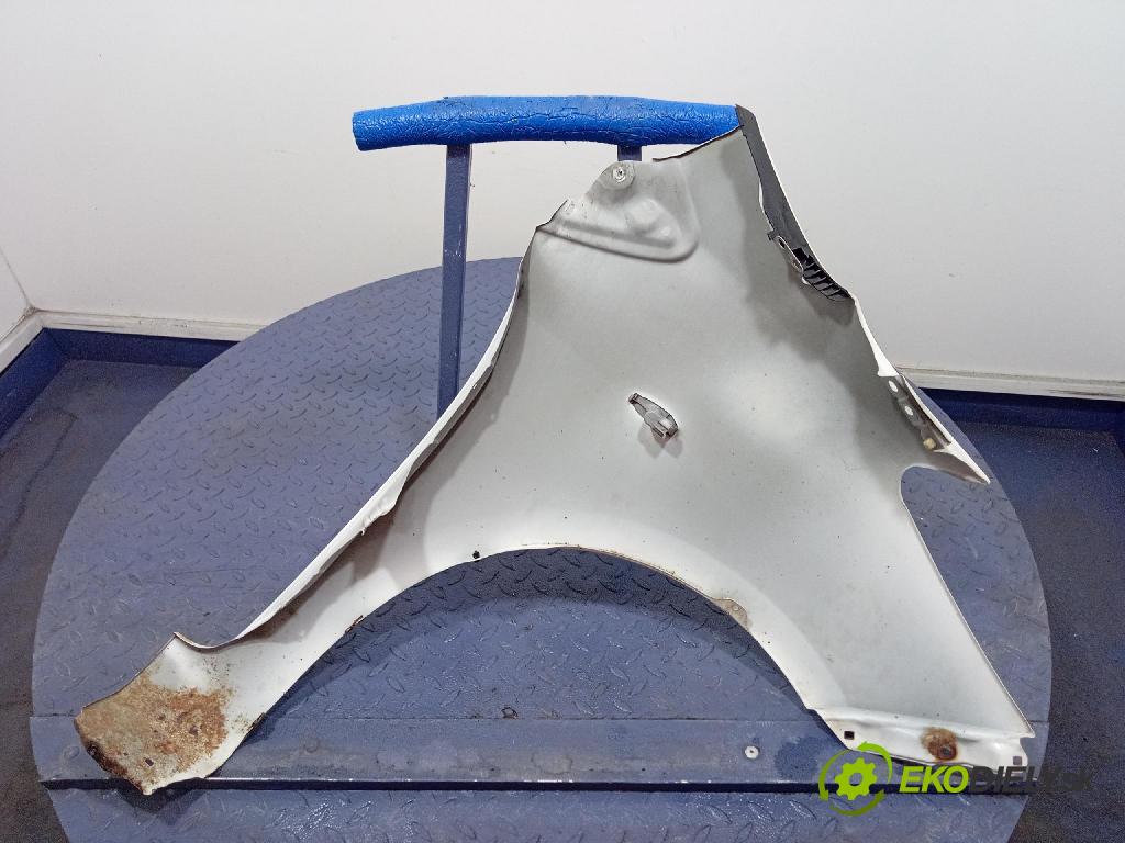 Toyota Yaris 2007 blatnik před Levý: