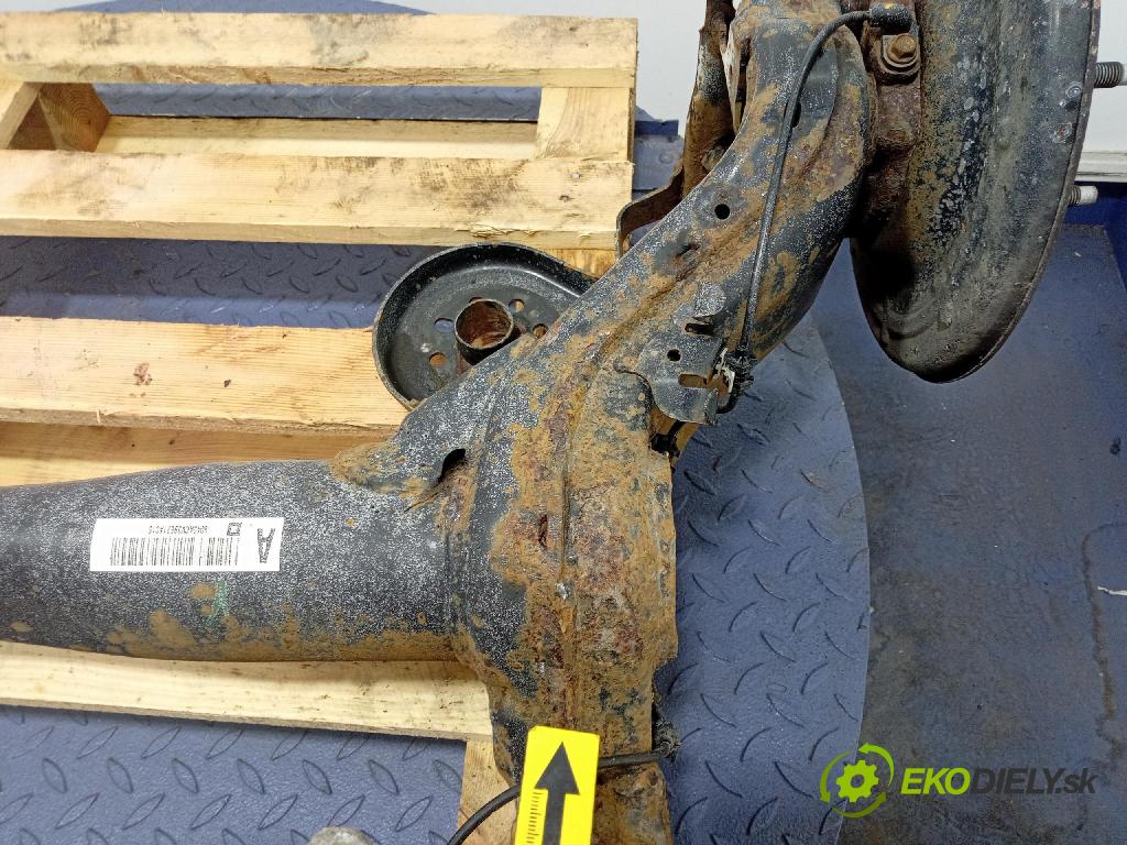 Opel Astra 2019 výztuha Pozastavenia: Zad: