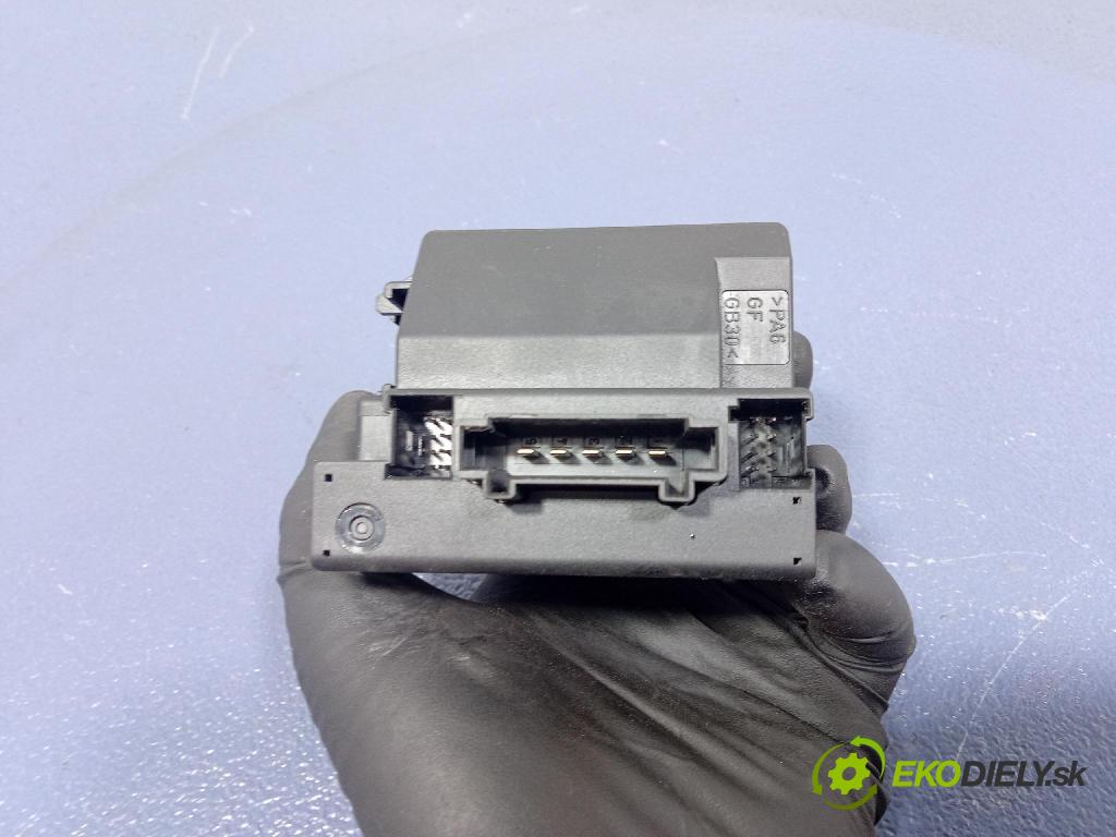 Mercedes B-Klasa 2007 Spínač zapaľovania: 1695451908