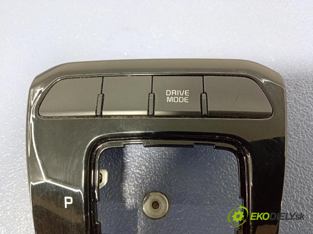 Kia Stonic 2024 lišta Dekoratívne: Vnútri: 84655-H8300