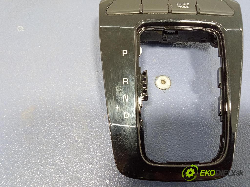 Kia Stonic 2024 lišta Dekoratívne: Vnútri: 84655-H8300