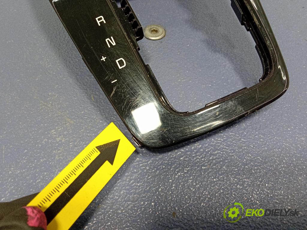 Kia Stonic 2024 lišta Dekoratívne: Vnútri: 84655-H8300