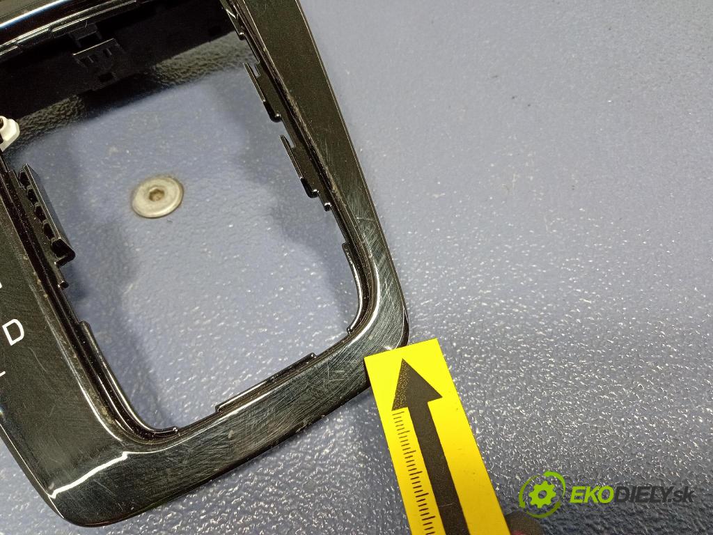 Kia Stonic 2024 lišta Dekoratívne: Vnútri: 84655-H8300