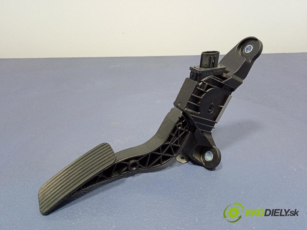 Kia Stonic 2024 pedal Plyn: 32700-XXXXX