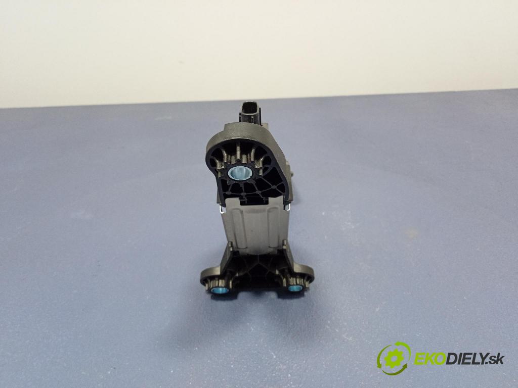Kia Stonic 2024 pedal Plyn: 32700-XXXXX