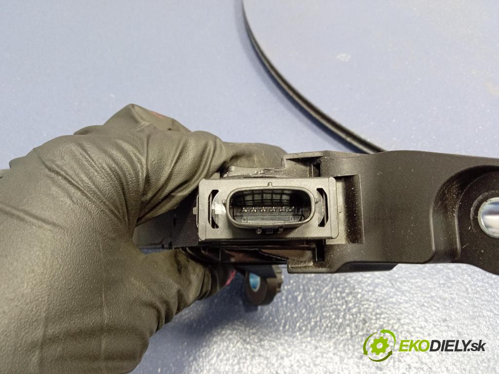 Kia Stonic 2024 pedal Plyn: 32700-XXXXX