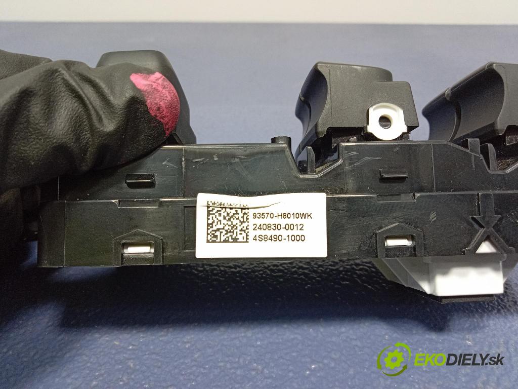 Kia Stonic 2024 prepínač Okná: 93570-H8010