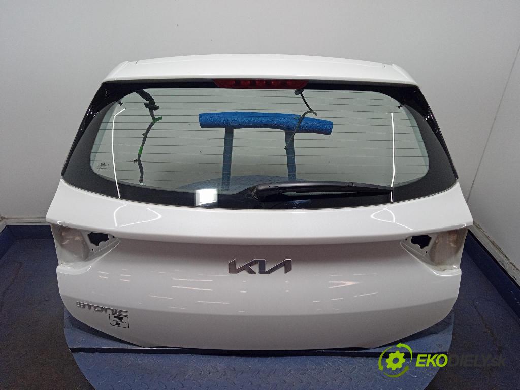 Kia Stonic 2024 zadna dveře kufra: kufra: