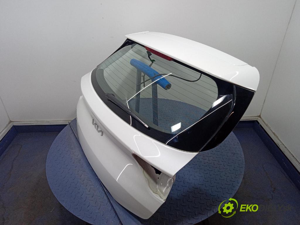 Kia Stonic 2024 zadna dveře kufra: kufra: