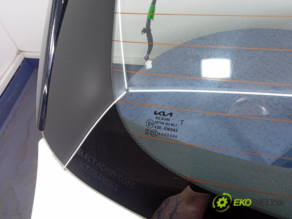 Kia Stonic 2024 zadna dveře kufra: kufra: