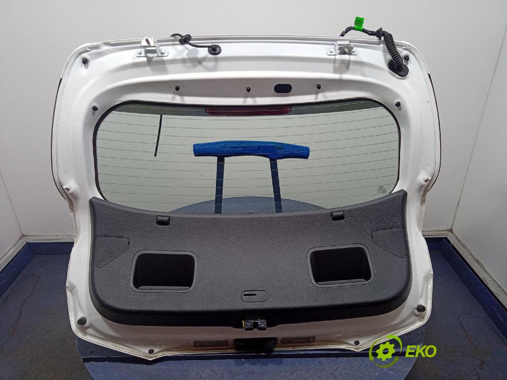 Kia Stonic 2024 zadna dveře kufra: kufra: 