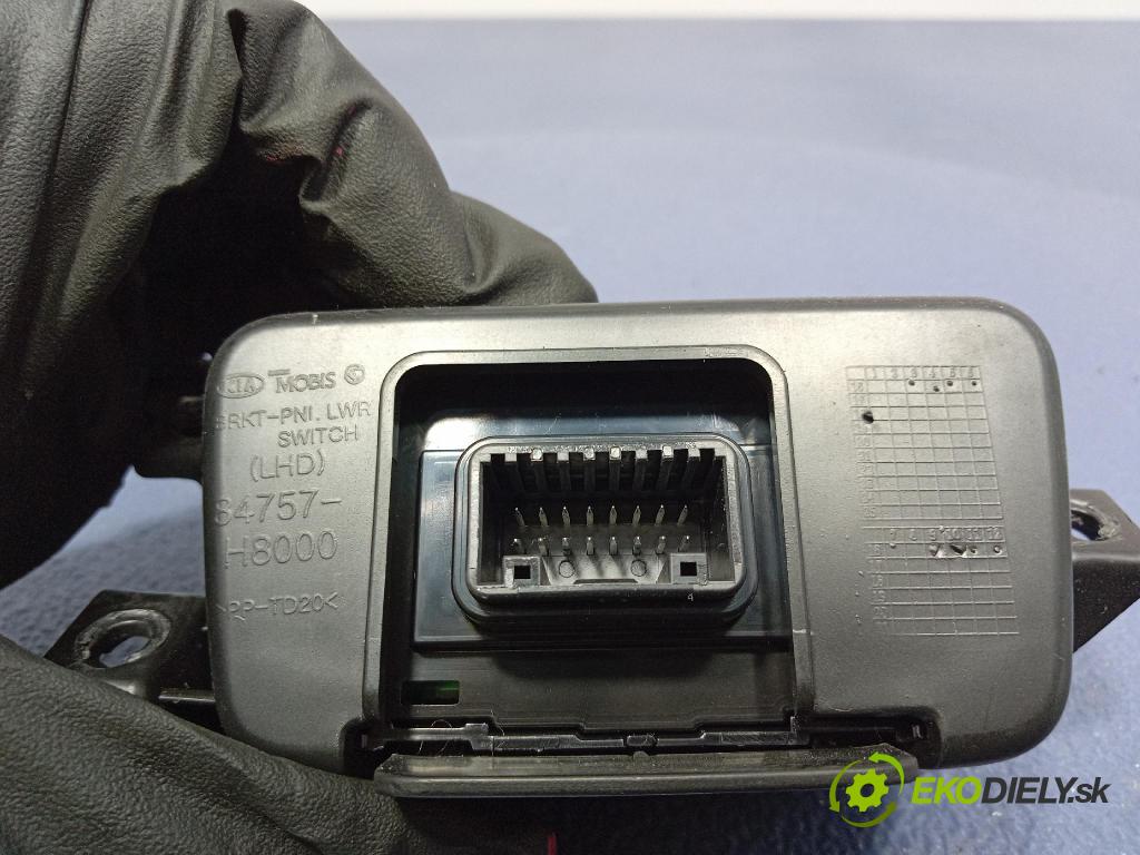 Kia Stonic 2024 prepínač svetiel 84757-H8000